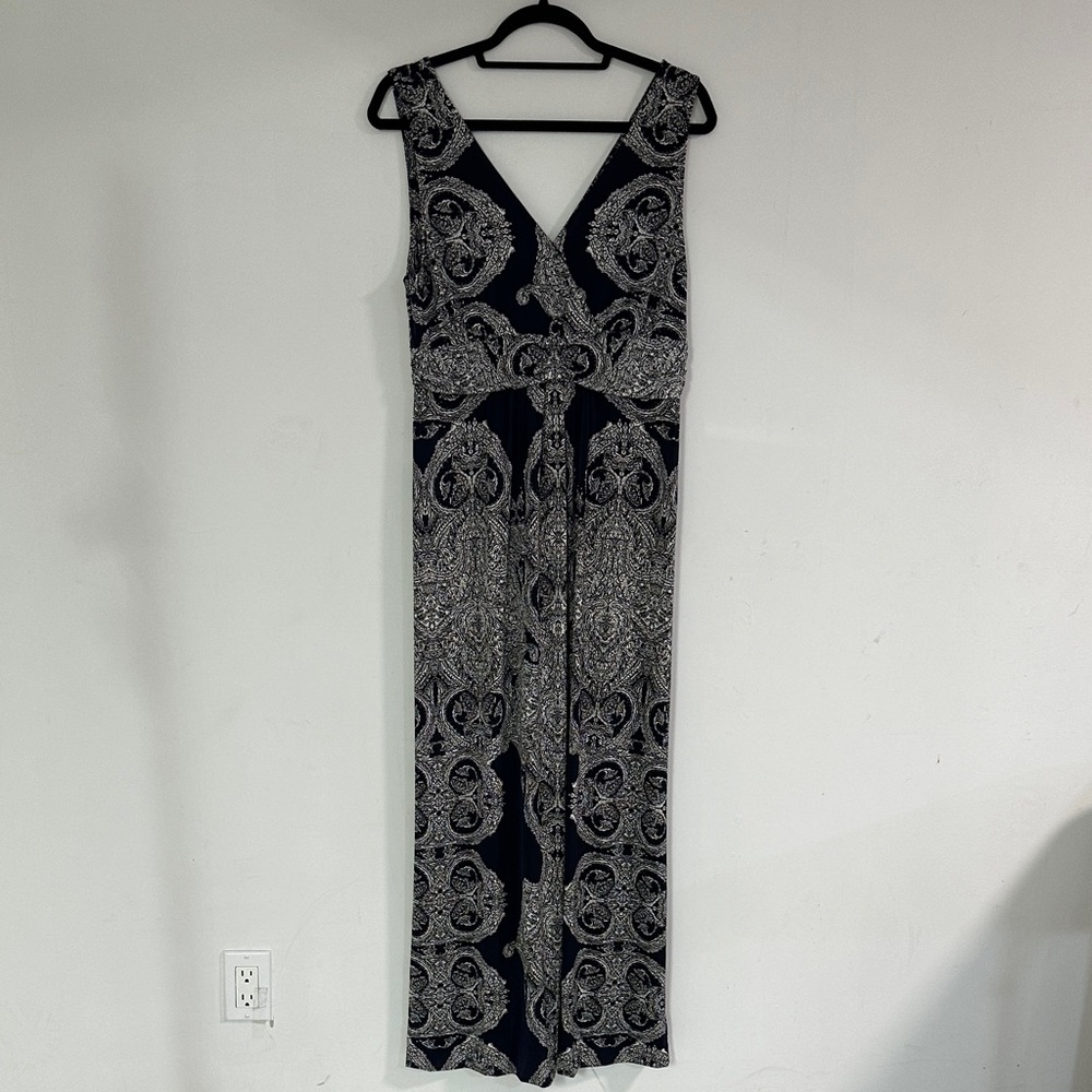 Elegant Black and Gray Paisley Dress